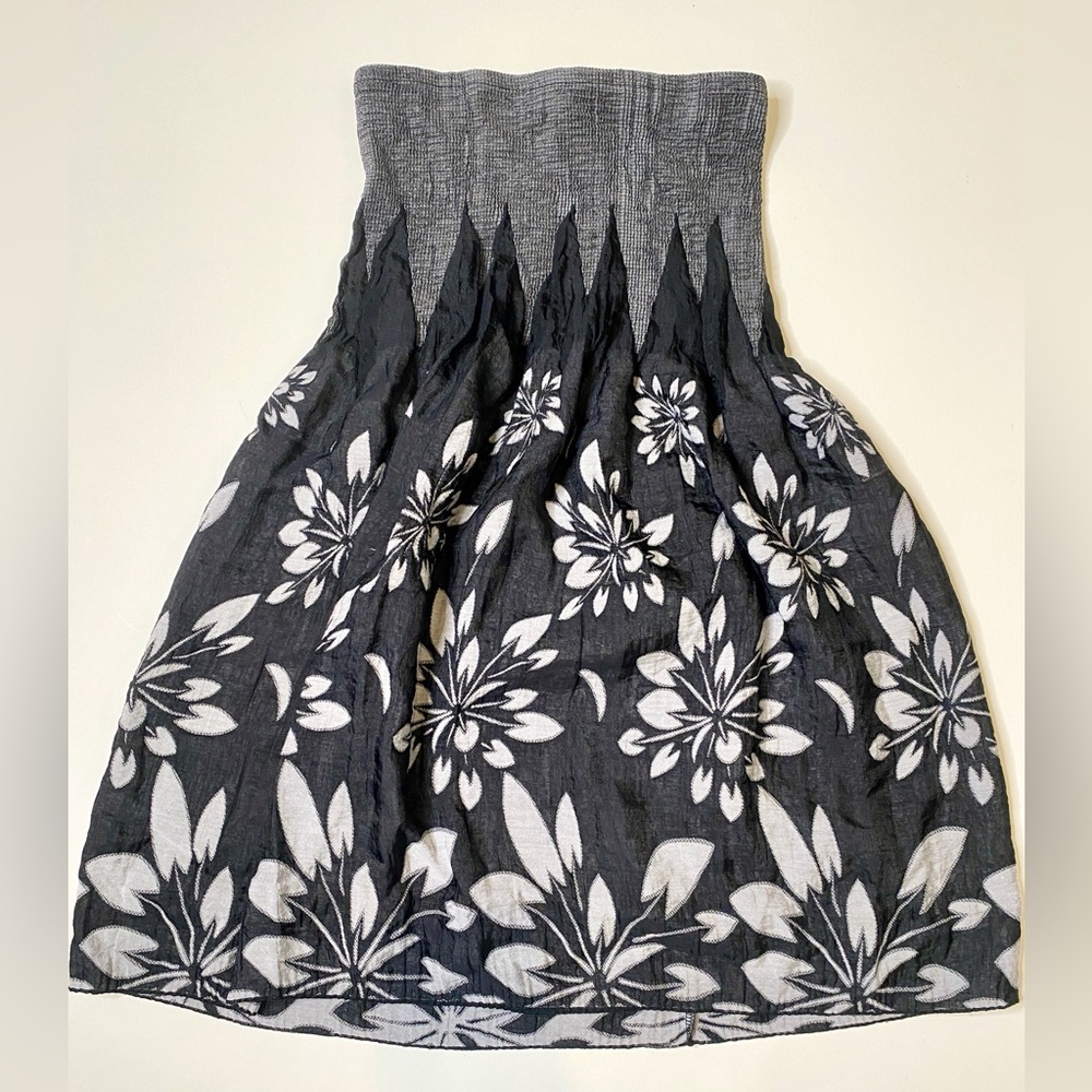 Lapis girl Strapless Black and light gray Floral Dress fits like small